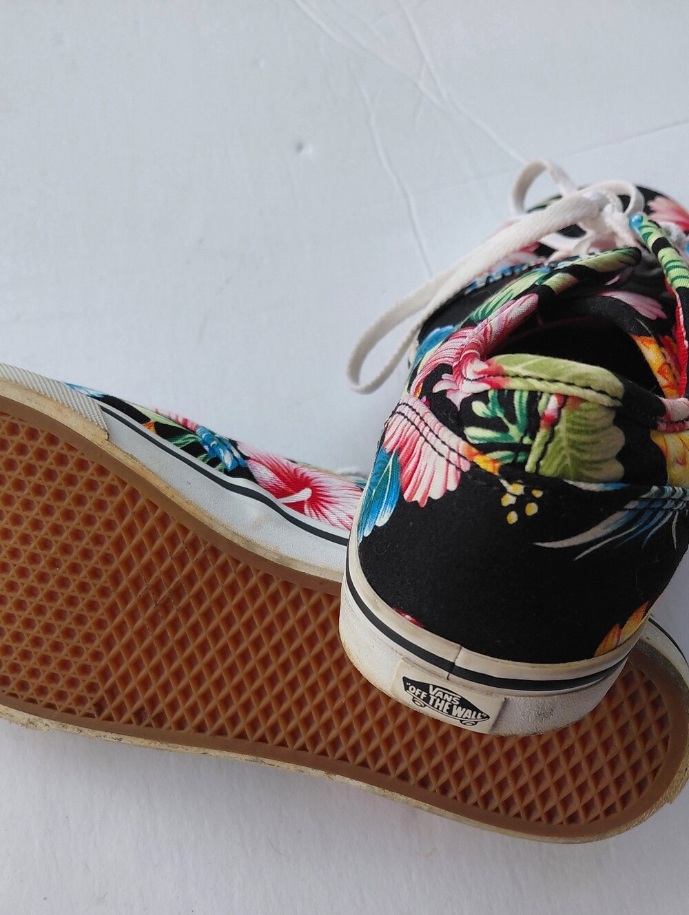 Vans Black Canvas Low-Top Sneakers with Multicolor Tropical Floral Print Size 8 - Picture 3 of 4